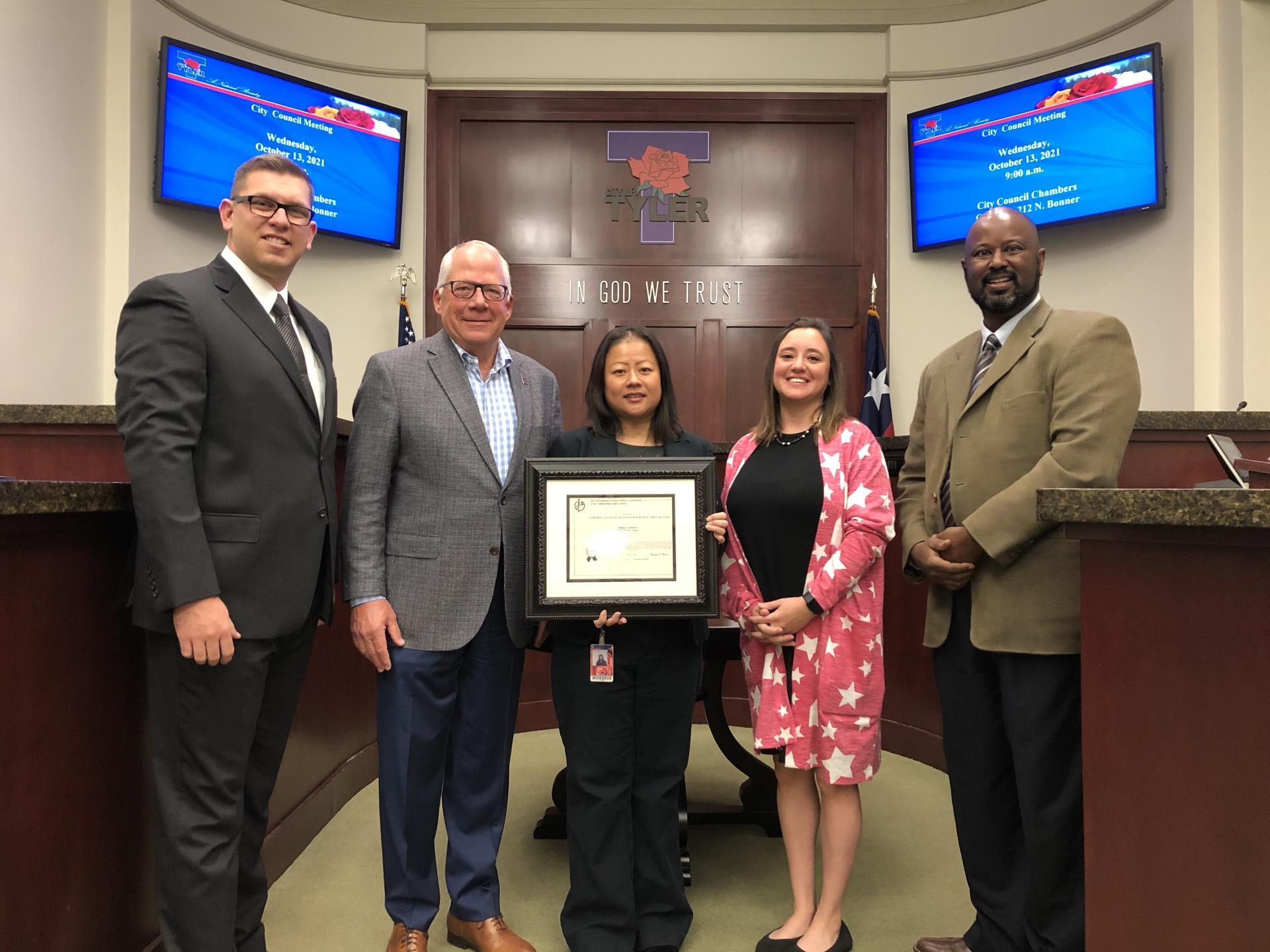 City accepts Distinguished Budget Presentation Award